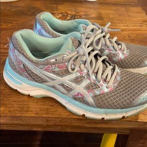 ASICS women’s gently used 7.5
